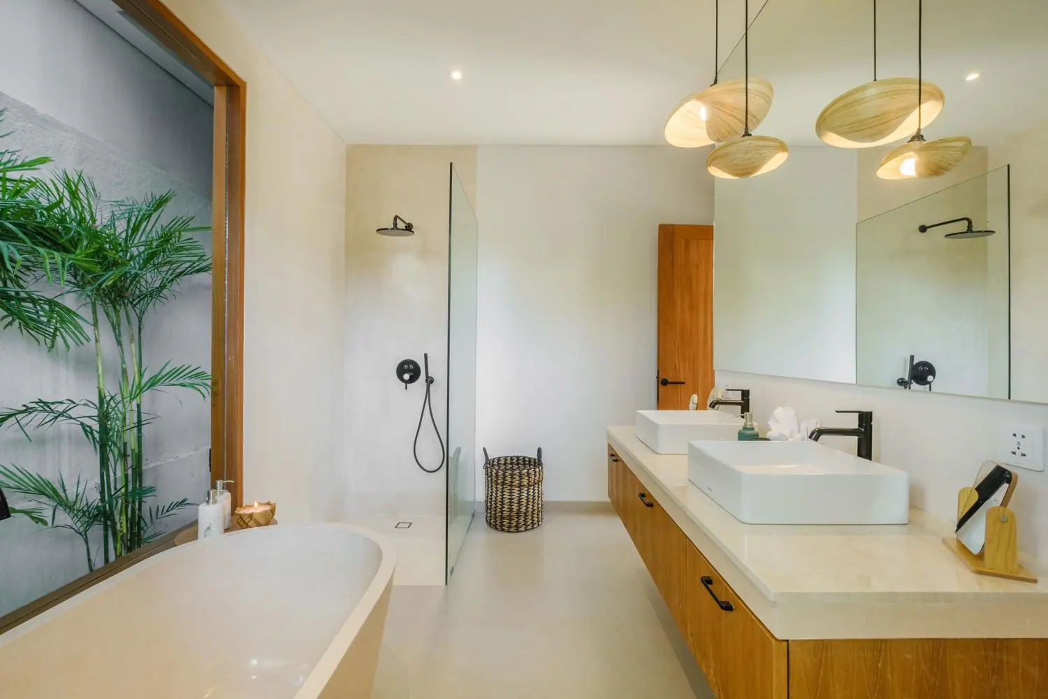 Bathroom with bathtub, rain shower and double vanity Villa Las Hermanas Tumbak Bayu Pererenan Bali