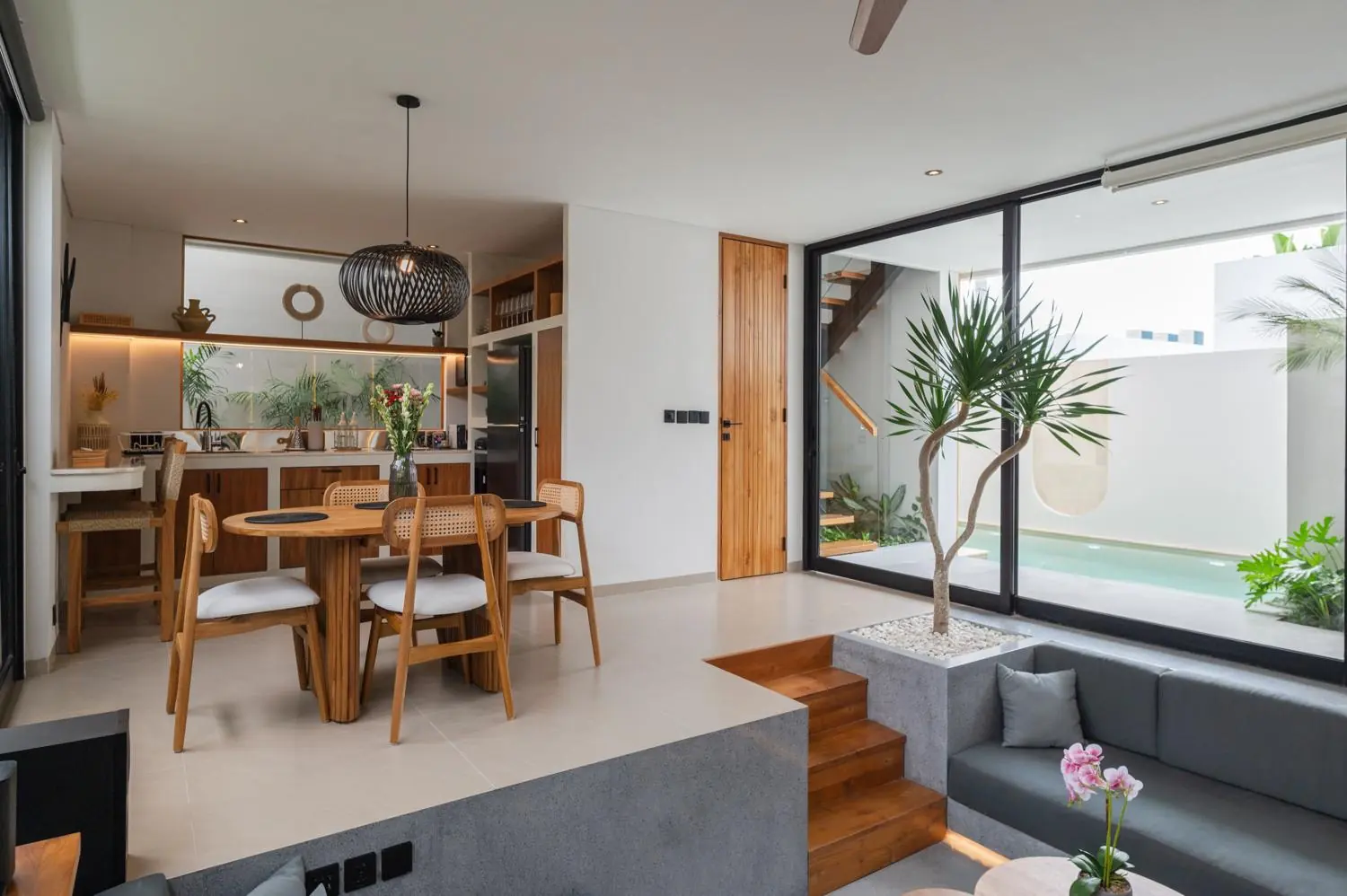Open kitchen, dining and sunken lounge facing the pool Villa Julito Tumbak Bayu Pererenan Bali
