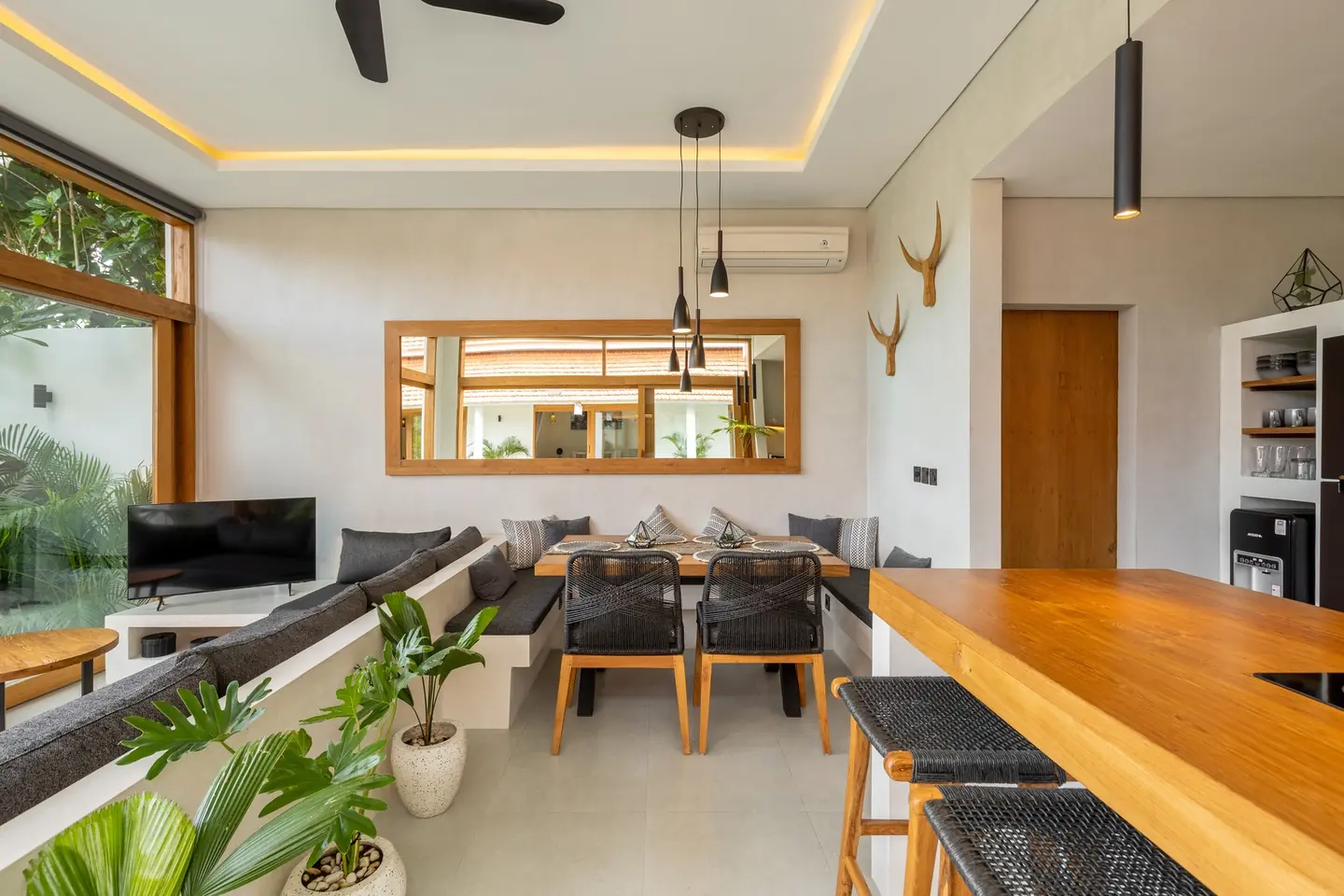 Villa Menaka dining nook and lounge Tumbak Bayu Pererenan Bali