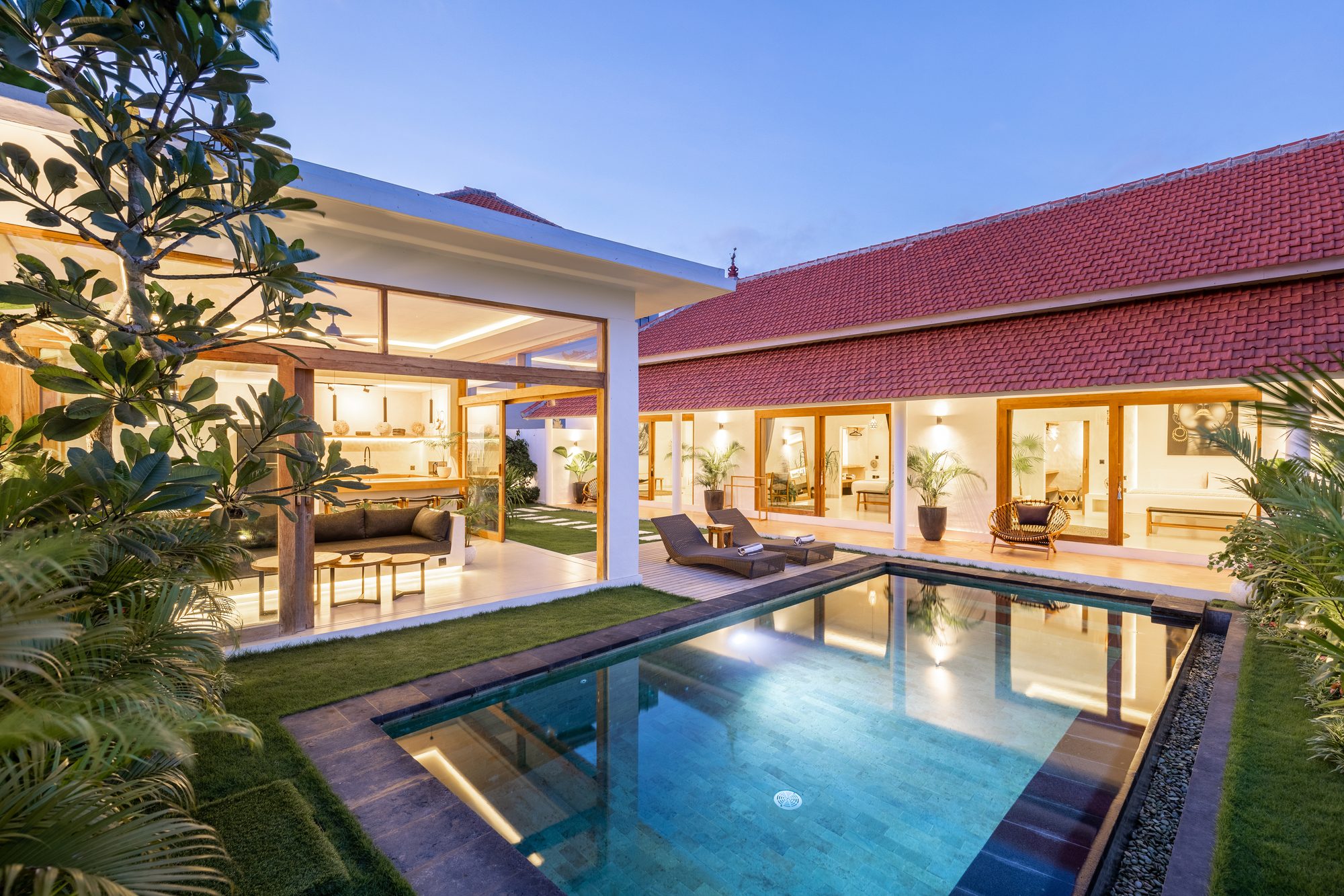 Villa Menaka bedroom luxury villa rice fields Pererenan Bali