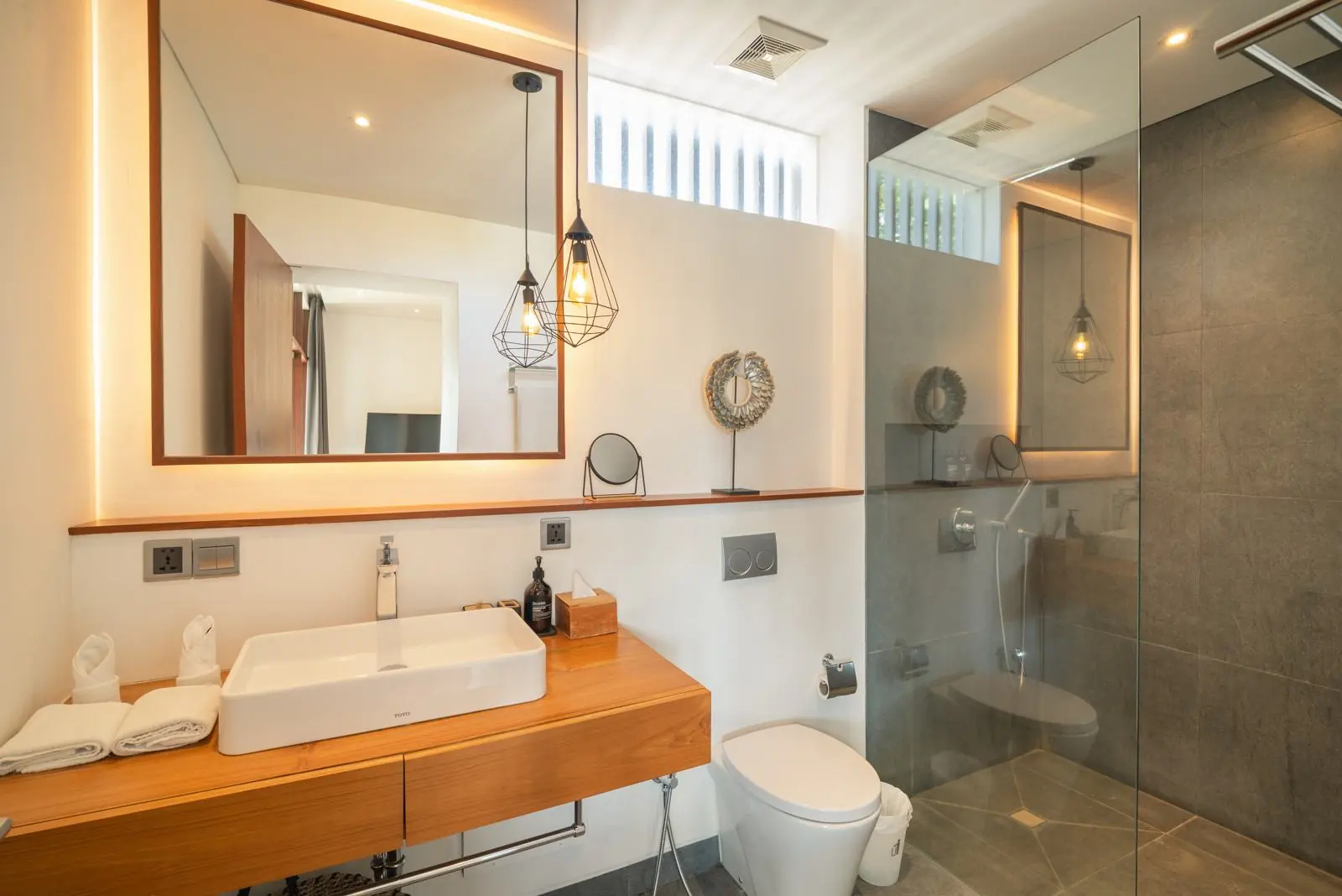 Ensuite bathroom with walk-in shower River Paradise 5BR Pererenan Bali